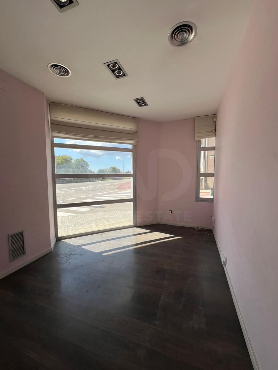 Commercieel te koop in Santa Margarida i els Monjos - € 150.900 (Ref: 10175940)