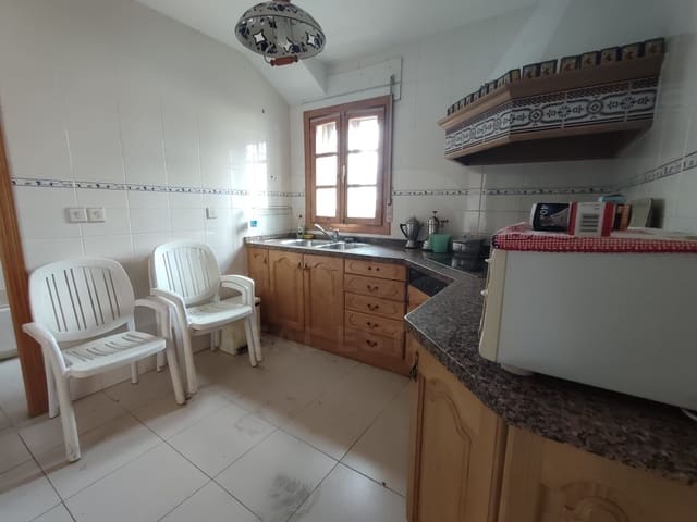 6 bedroom Villa for sale in Astorga with garage - € 249,000 (Ref: 10176220)