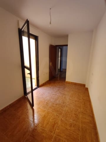 3 slaapkamer Appartement te koop in Cimanes del Tejar - € 54.900 (Ref: 10176221)