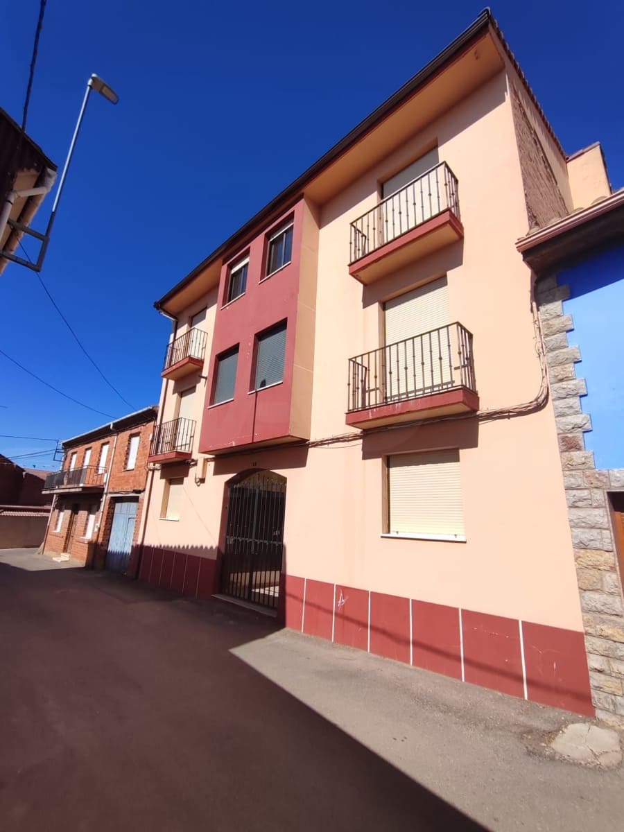3 slaapkamer Appartement te koop in Cimanes del Tejar - € 54.900 (Ref: 10176221)