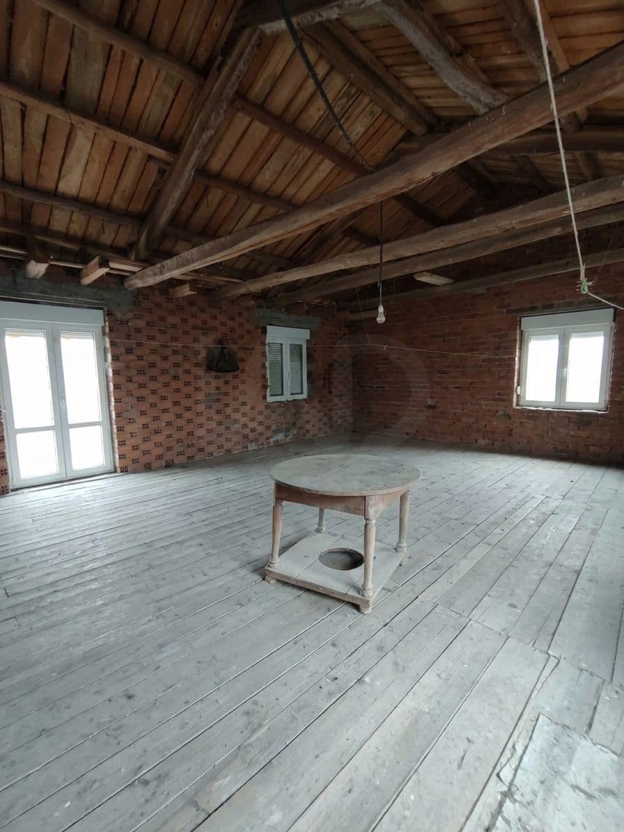 Casa de 6 habitaciones en Veguellina de Orbigo en venta con garaje - 109.900 € (Ref: 10176248)
