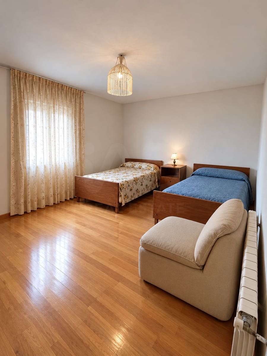 Casa de 6 habitaciones en Veguellina de Orbigo en venta con garaje - 109.900 € (Ref: 10176248)