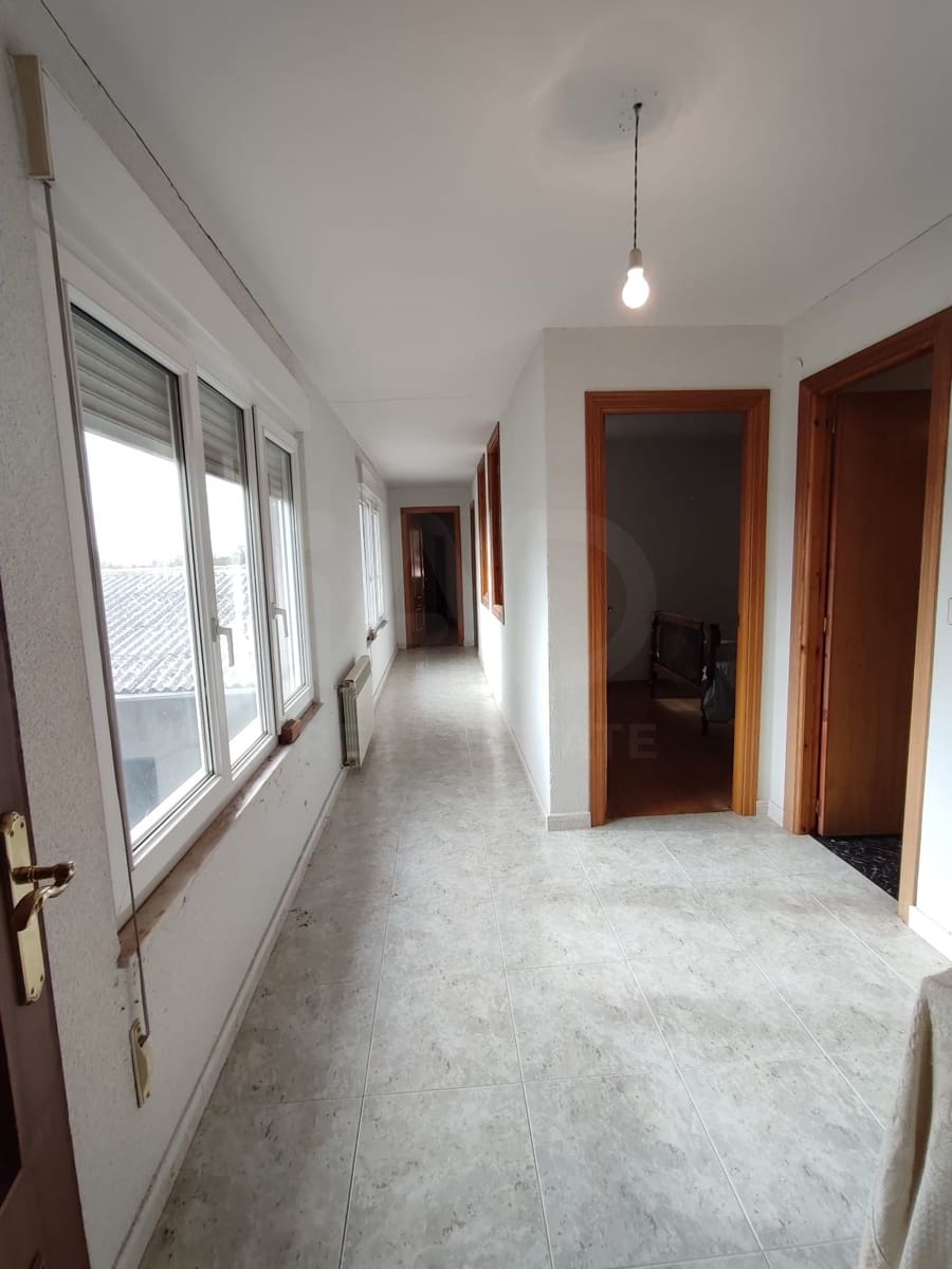 Casa de 6 habitaciones en Veguellina de Orbigo en venta con garaje - 109.900 € (Ref: 10176248)