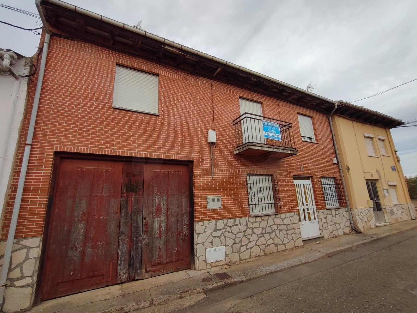 Casa de 6 habitaciones en Veguellina de Orbigo en venta con garaje - 109.900 € (Ref: 10176248)