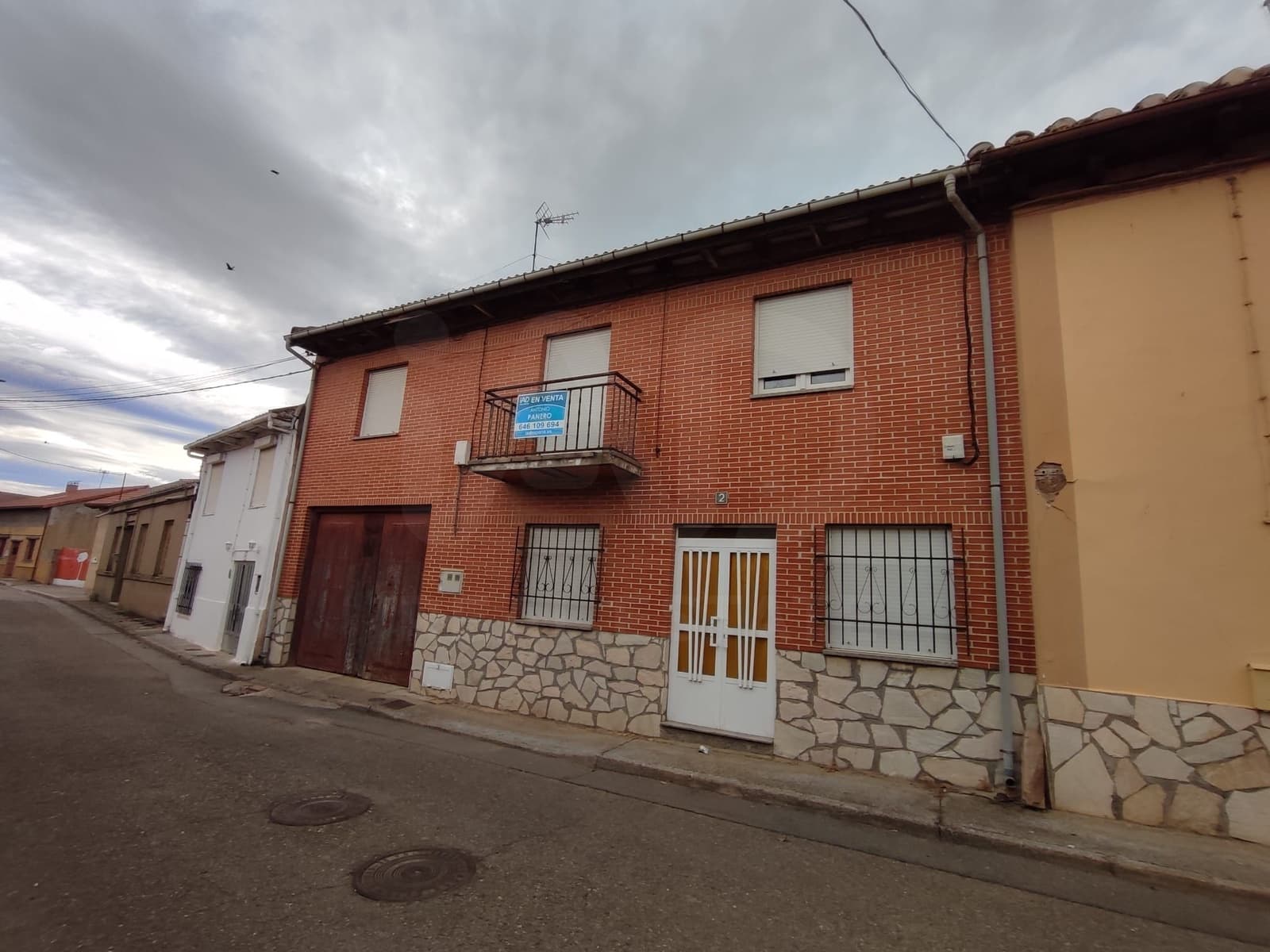 Casa de 6 habitaciones en Veguellina de Orbigo en venta con garaje - 109.900 € (Ref: 10176248)