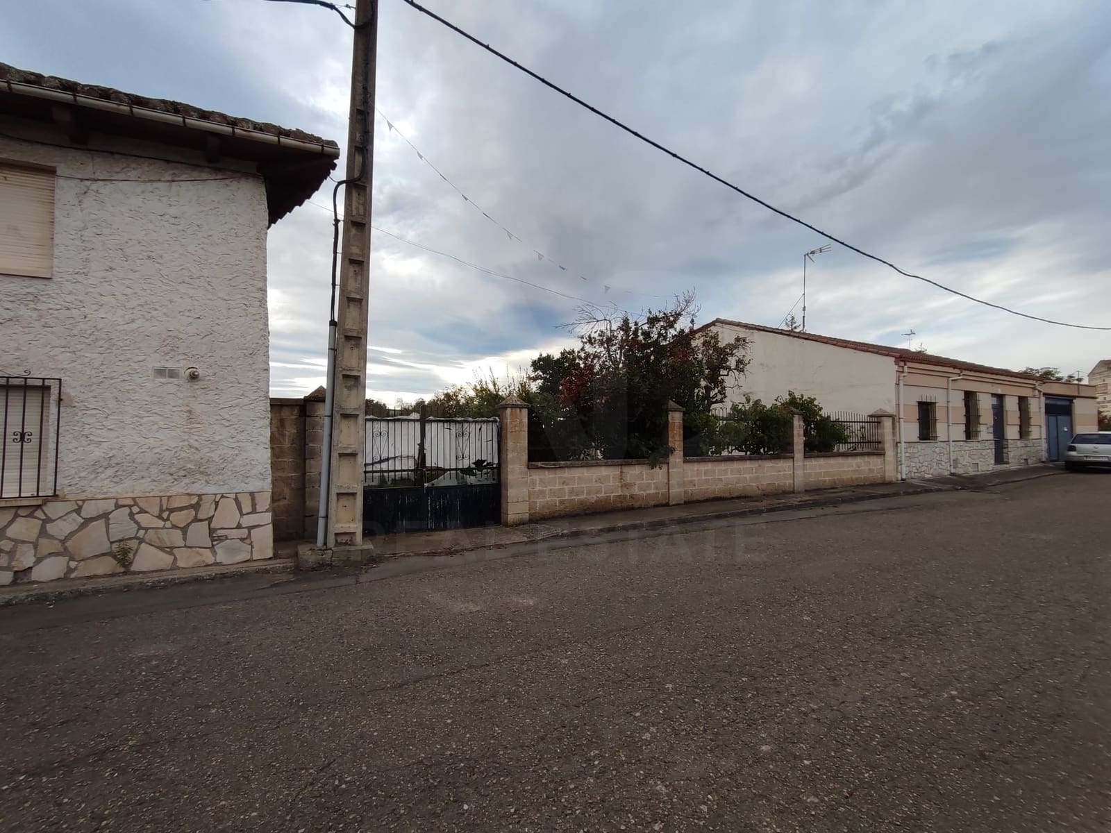 6 bedroom Townhouse for sale in Veguellina de Orbigo with garage - € 109,900 (Ref: 10176248)