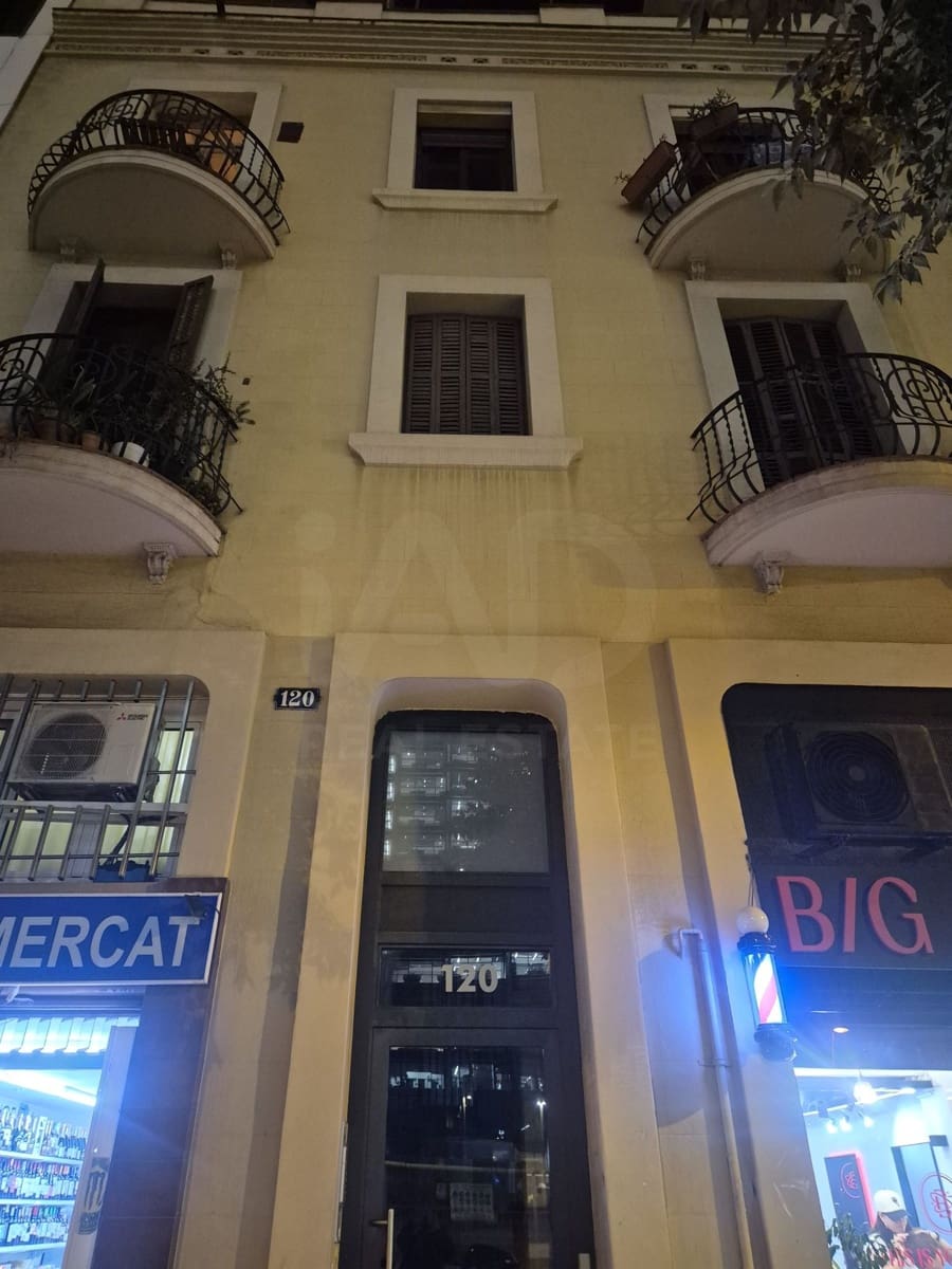 2 soverom Penthouse til salgs i Barcelona by - € 380 000 (Ref: 10177105)