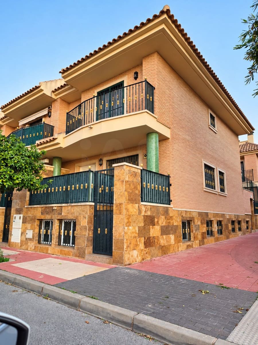 3 quarto Moradia em Banda para venda em Beniajan com piscina garagem - 295 000 € (Ref: 10179507)