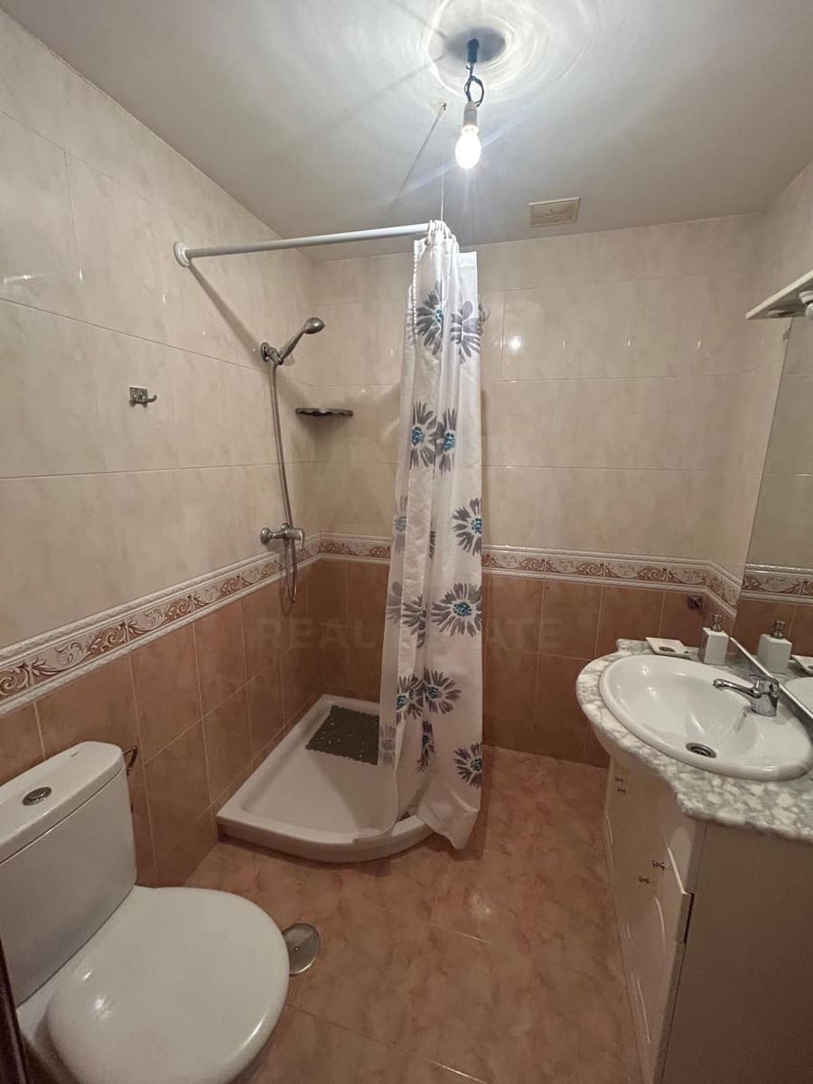 3 bedroom Villa for sale in Roperuelos del Paramo with garage - € 75,000 (Ref: 10179510)