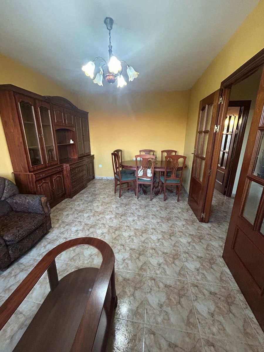 3 bedroom Villa for sale in Roperuelos del Paramo with garage - € 75,000 (Ref: 10179510)
