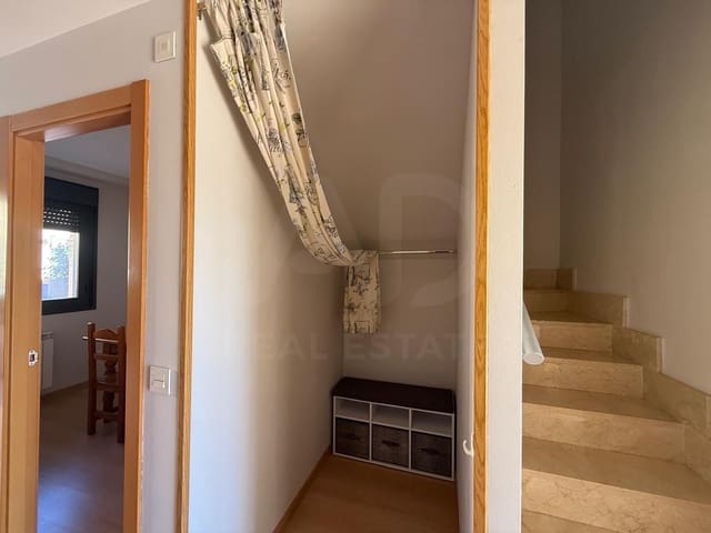 4 slaapkamer Rijtjeshuis te koop in Garrafe de Torío met garage - € 190.000 (Ref: 10179738)