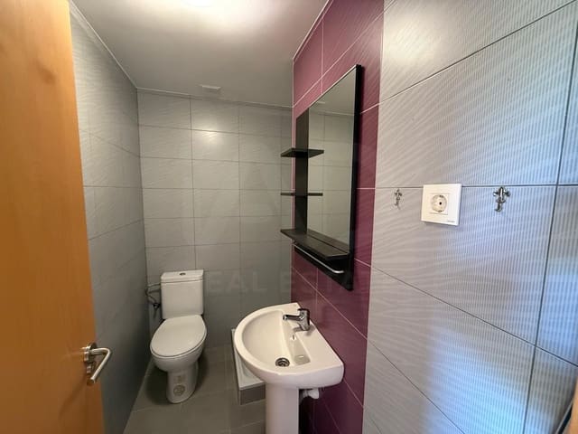 4 slaapkamer Rijtjeshuis te koop in Garrafe de Torío met garage - € 190.000 (Ref: 10179738)