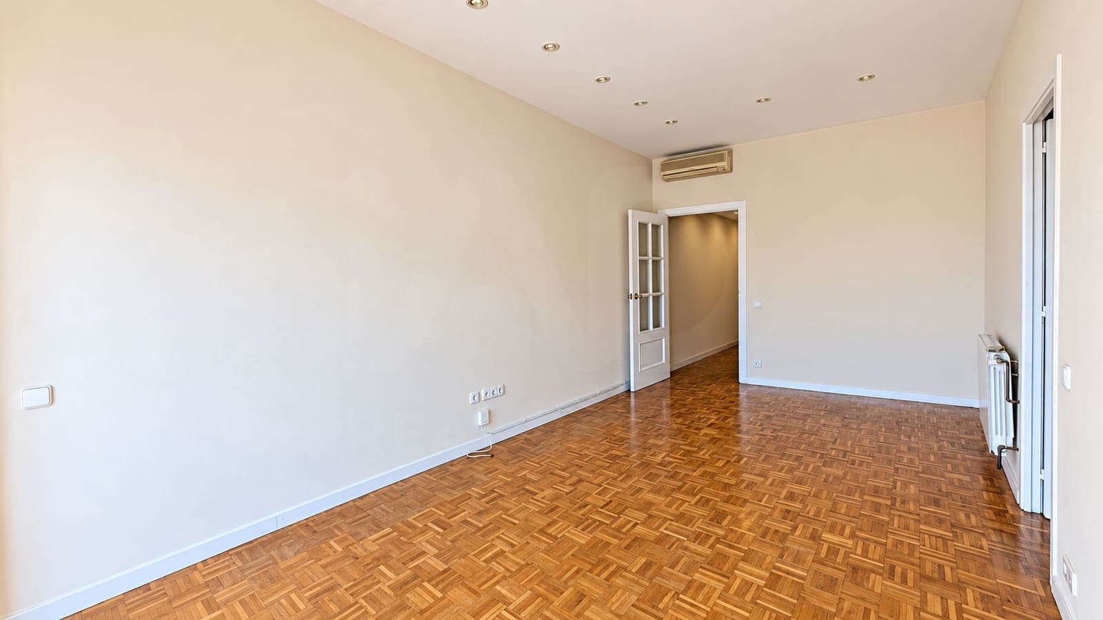 3 soveværelse Lejlighed til salg i Barcelona by - € 650.000 (Ref: 10179740)