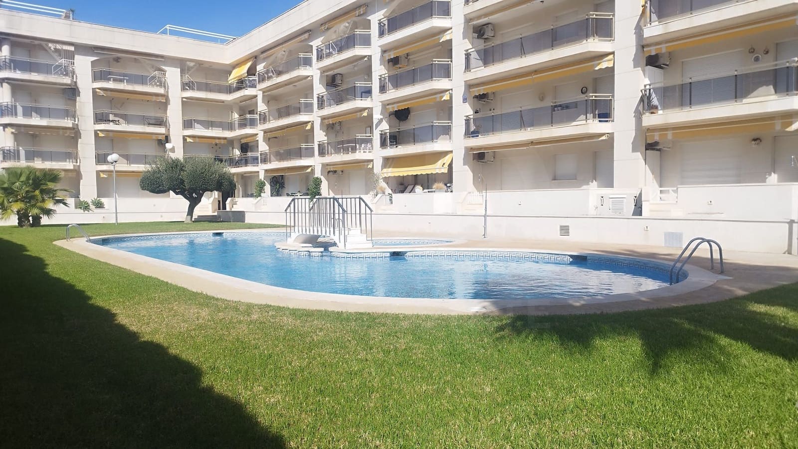 1 soverom Penthouse til salgs i Cambrils med svømmebasseng - € 259 000 (Ref: 10179750)
