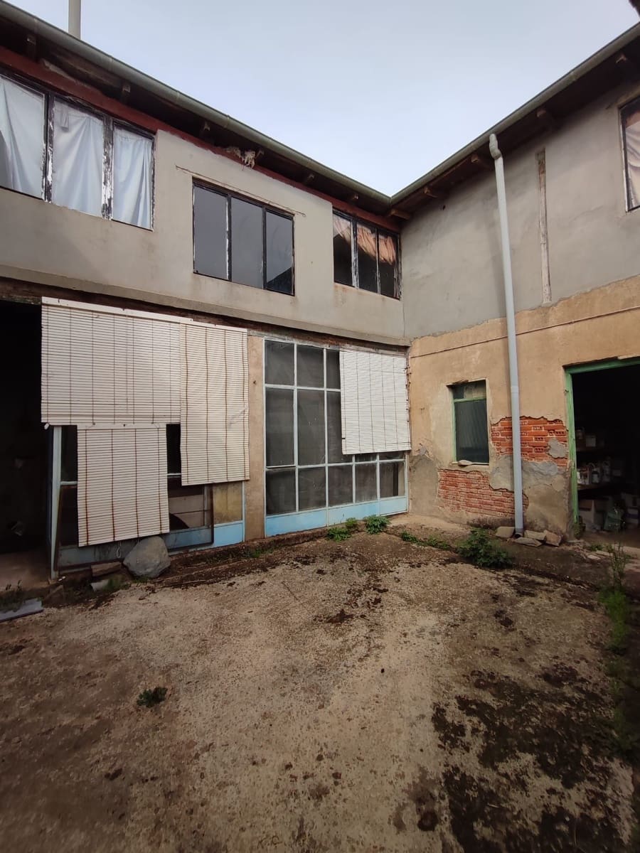 6 bedroom Townhouse for sale in Valderrey - € 49,900 (Ref: 10179757)