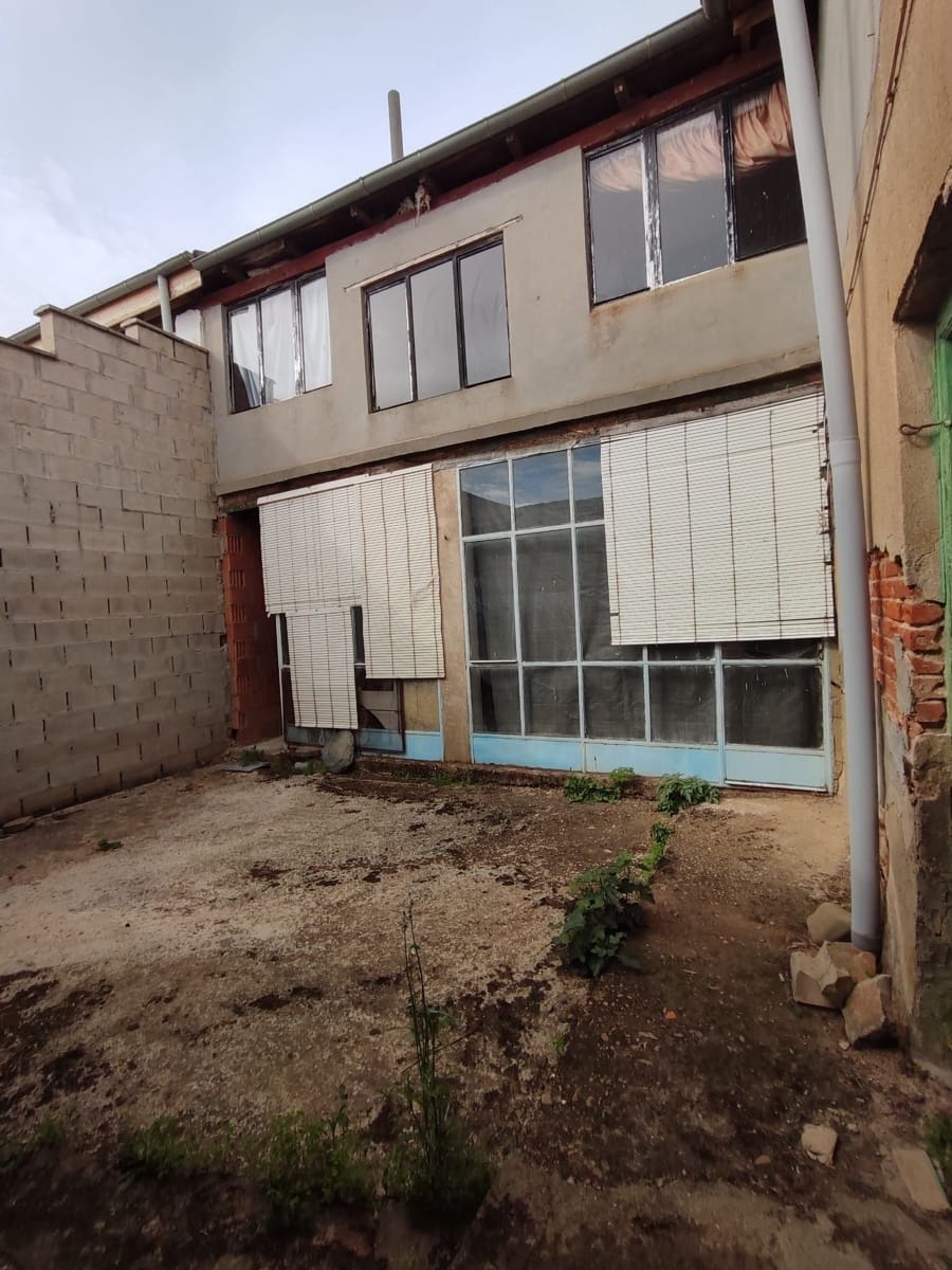 6 bedroom Townhouse for sale in Valderrey - € 49,900 (Ref: 10179757)