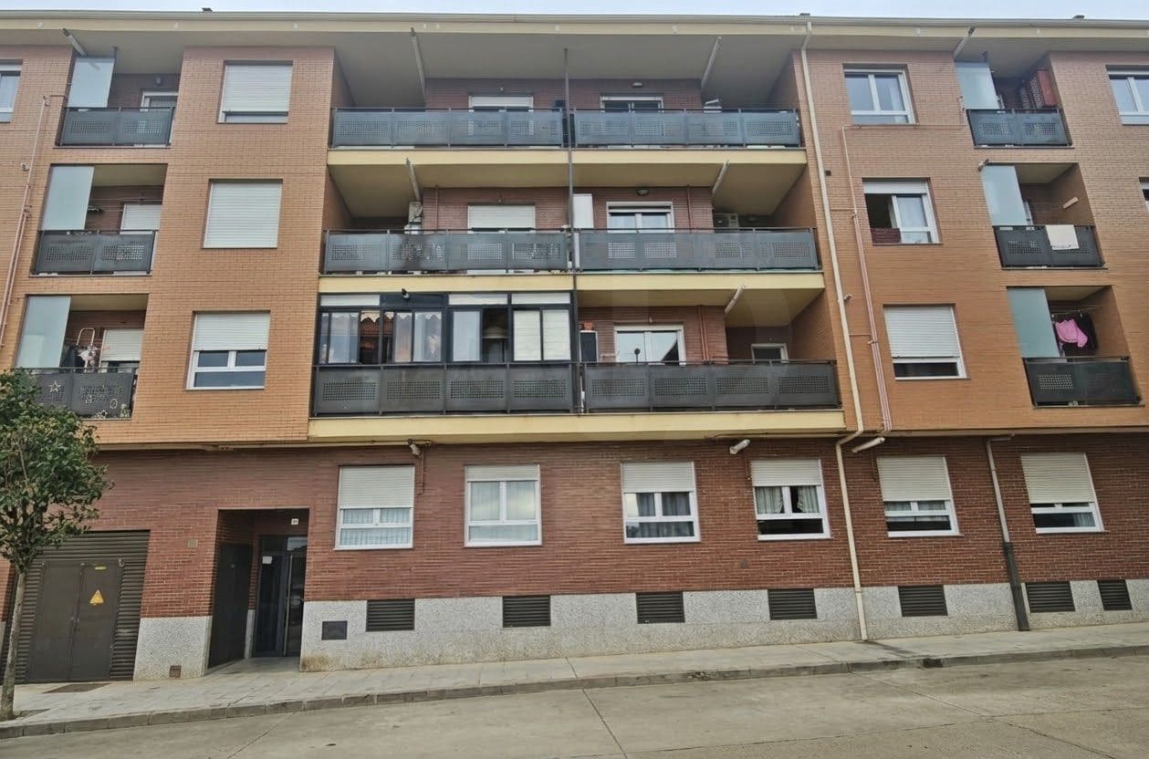 3 slaapkamer Appartement te koop in Valencia de Don Juan met garage - € 120.000 (Ref: 10180541)