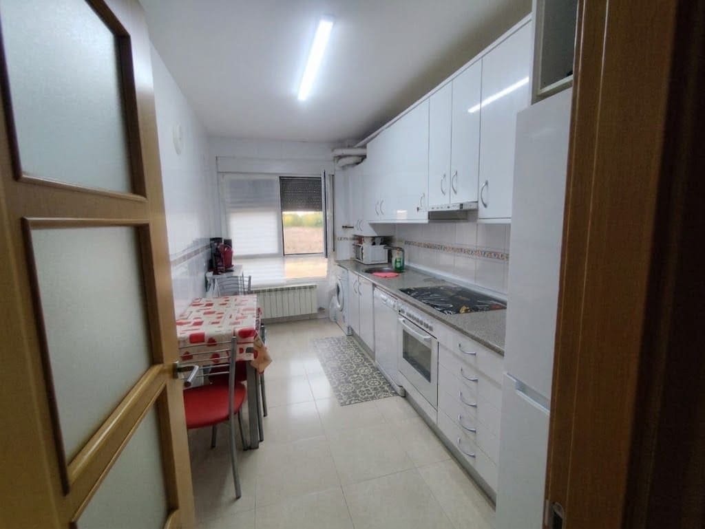3 slaapkamer Appartement te koop in Valencia de Don Juan met garage - € 120.000 (Ref: 10180541)