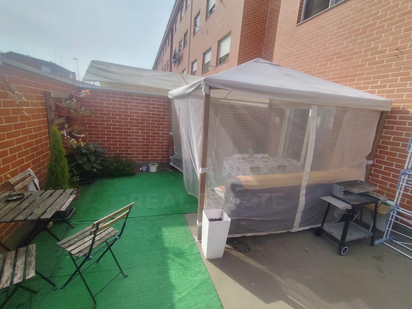 3 slaapkamer Appartement te koop in Valencia de Don Juan met garage - € 120.000 (Ref: 10180541)