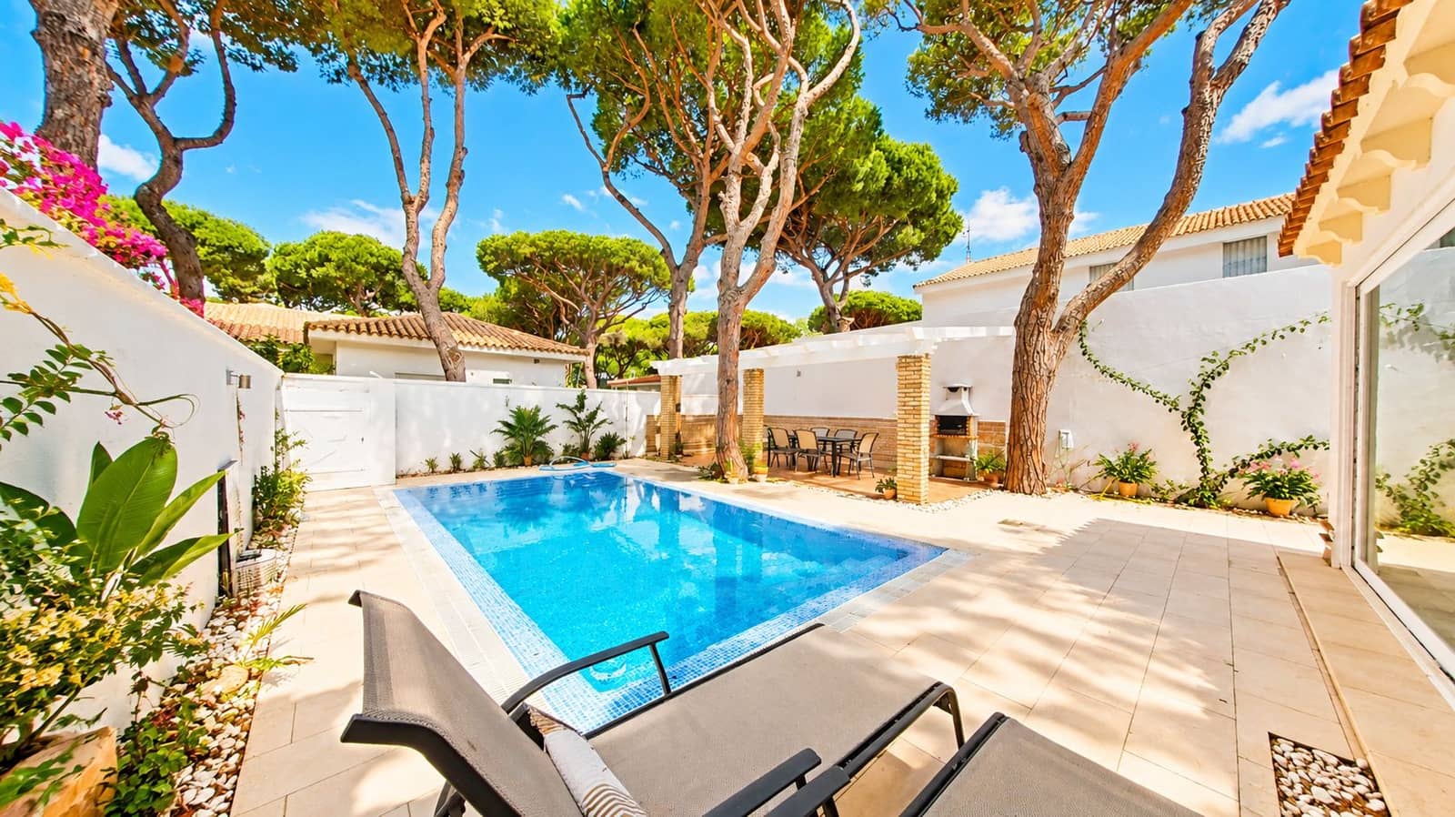 4 Zimmer Haus zu verkaufen in Chiclana de la Frontera mit Pool - 950.000 € (Ref: 10182005)