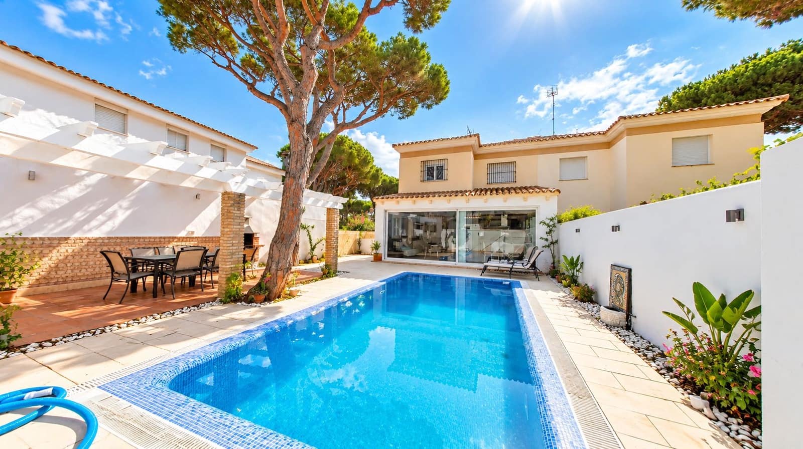 4 Zimmer Haus zu verkaufen in Chiclana de la Frontera mit Pool - 950.000 € (Ref: 10182005)