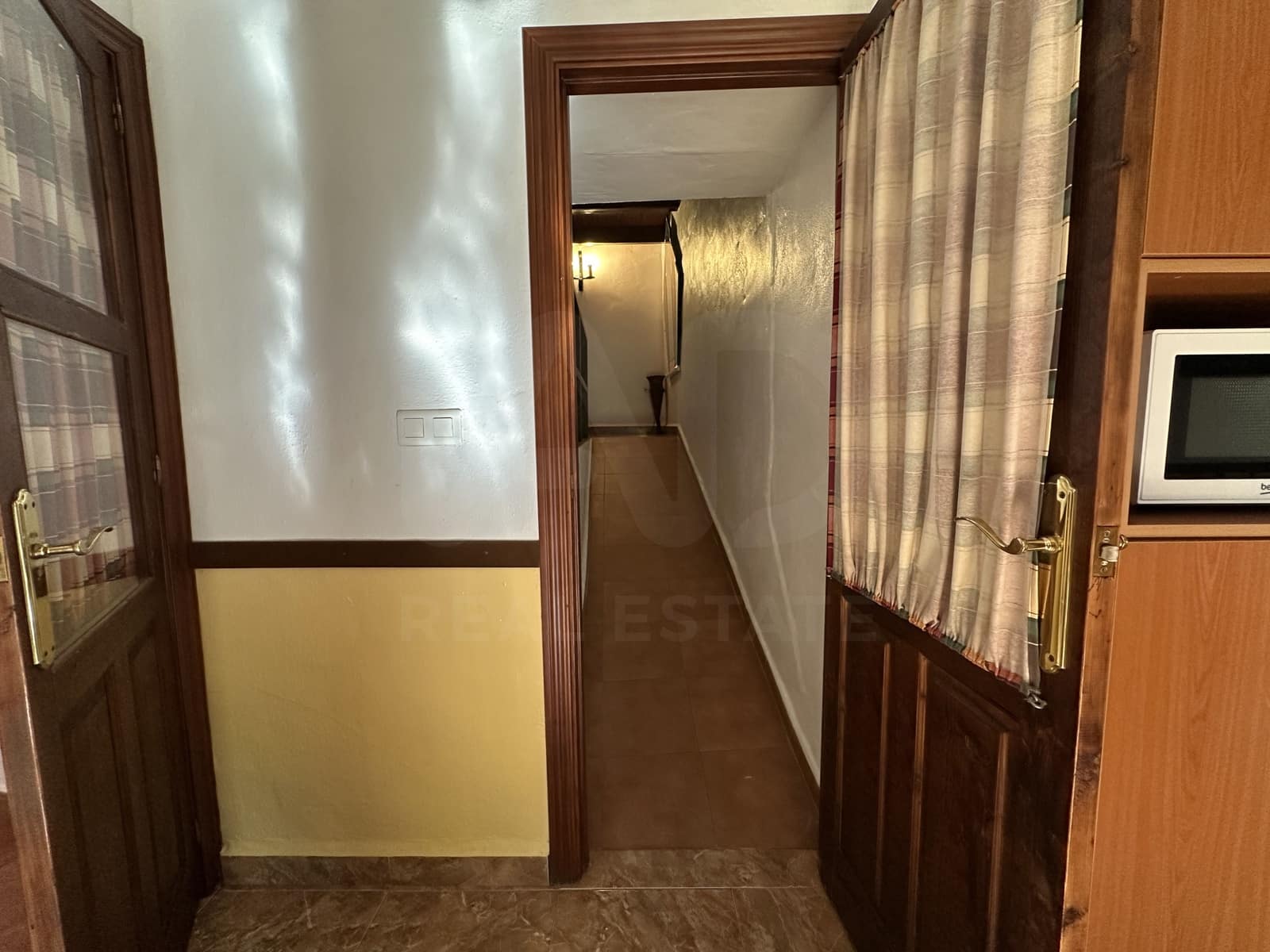 6 bedroom Townhouse for sale in Casabermeja - € 250,000 (Ref: 10182016)
