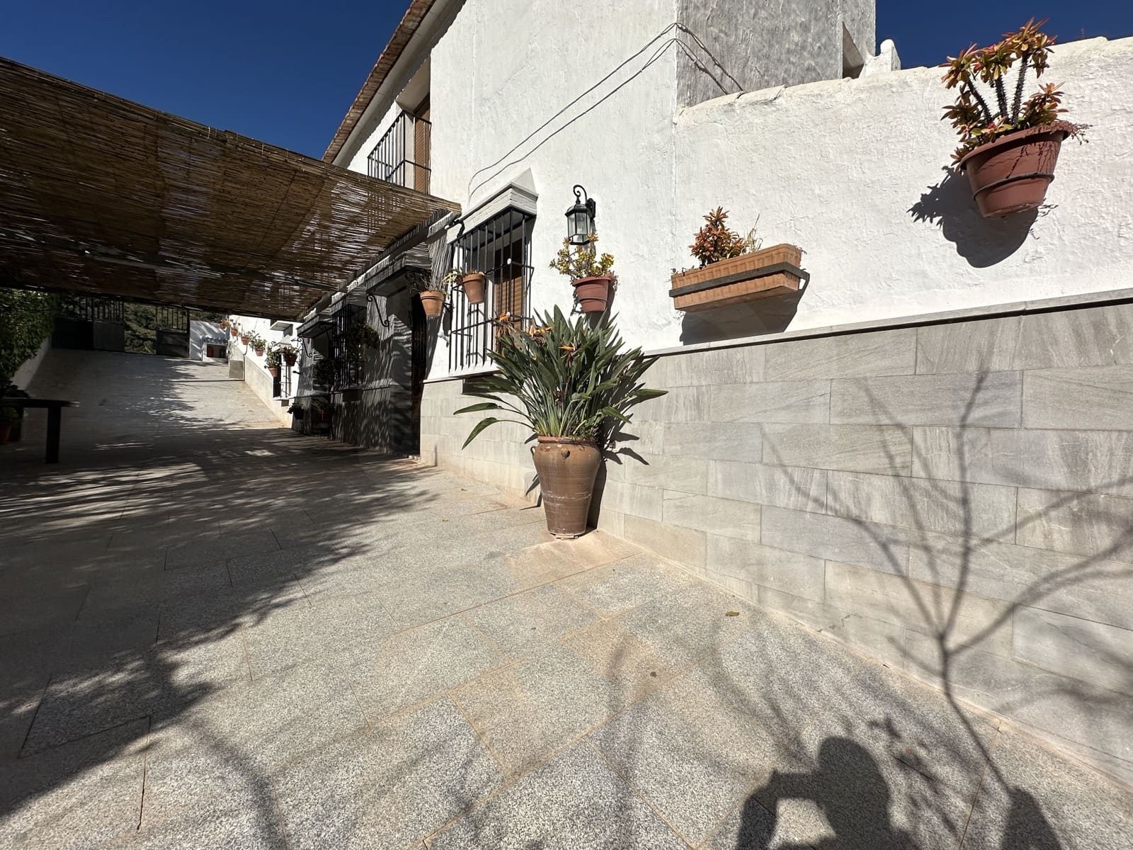 6 bedroom Townhouse for sale in Casabermeja - € 250,000 (Ref: 10182016)