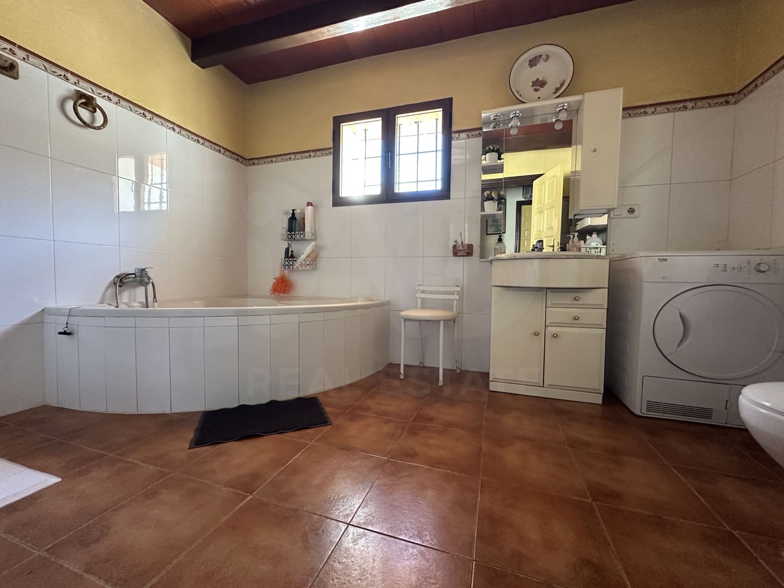 6 bedroom Townhouse for sale in Casabermeja - € 250,000 (Ref: 10182016)