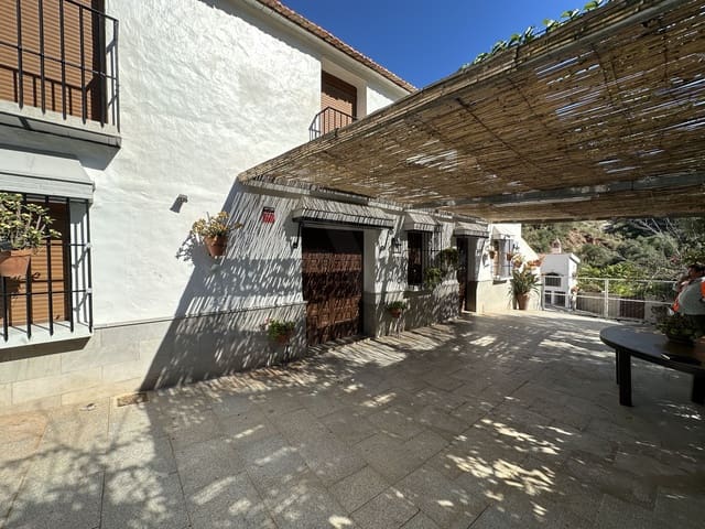 6 bedroom Townhouse for sale in Casabermeja - € 250,000 (Ref: 10182016)