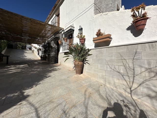 6 bedroom Townhouse for sale in Casabermeja - € 250,000 (Ref: 10182016)