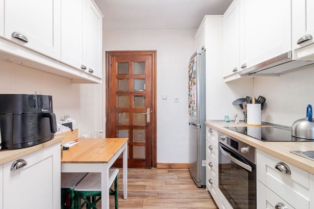4 bedroom Apartment for sale in Pueblo Nuevo, Madrid city - € 479,000 (Ref: 10182382)