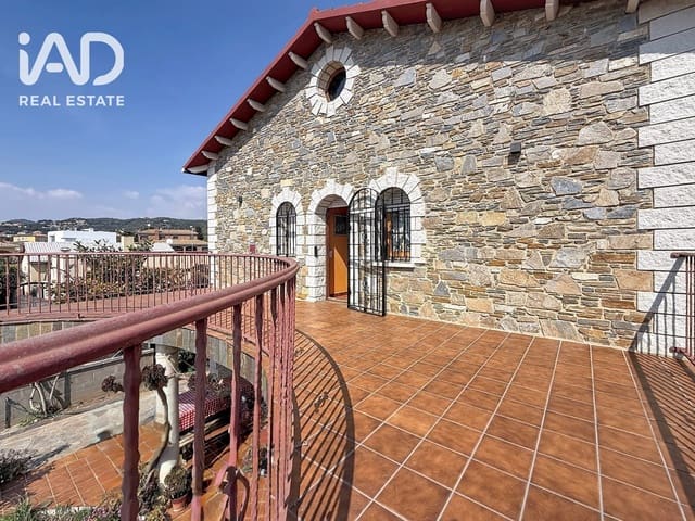 Casa de 5 habitaciones en Roda de Barà en venta con garaje - 845.000 € (Ref: 10182386)