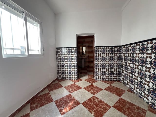 Casa de 5 habitaciones en Lepe en venta - 140.000 € (Ref: 10182388)