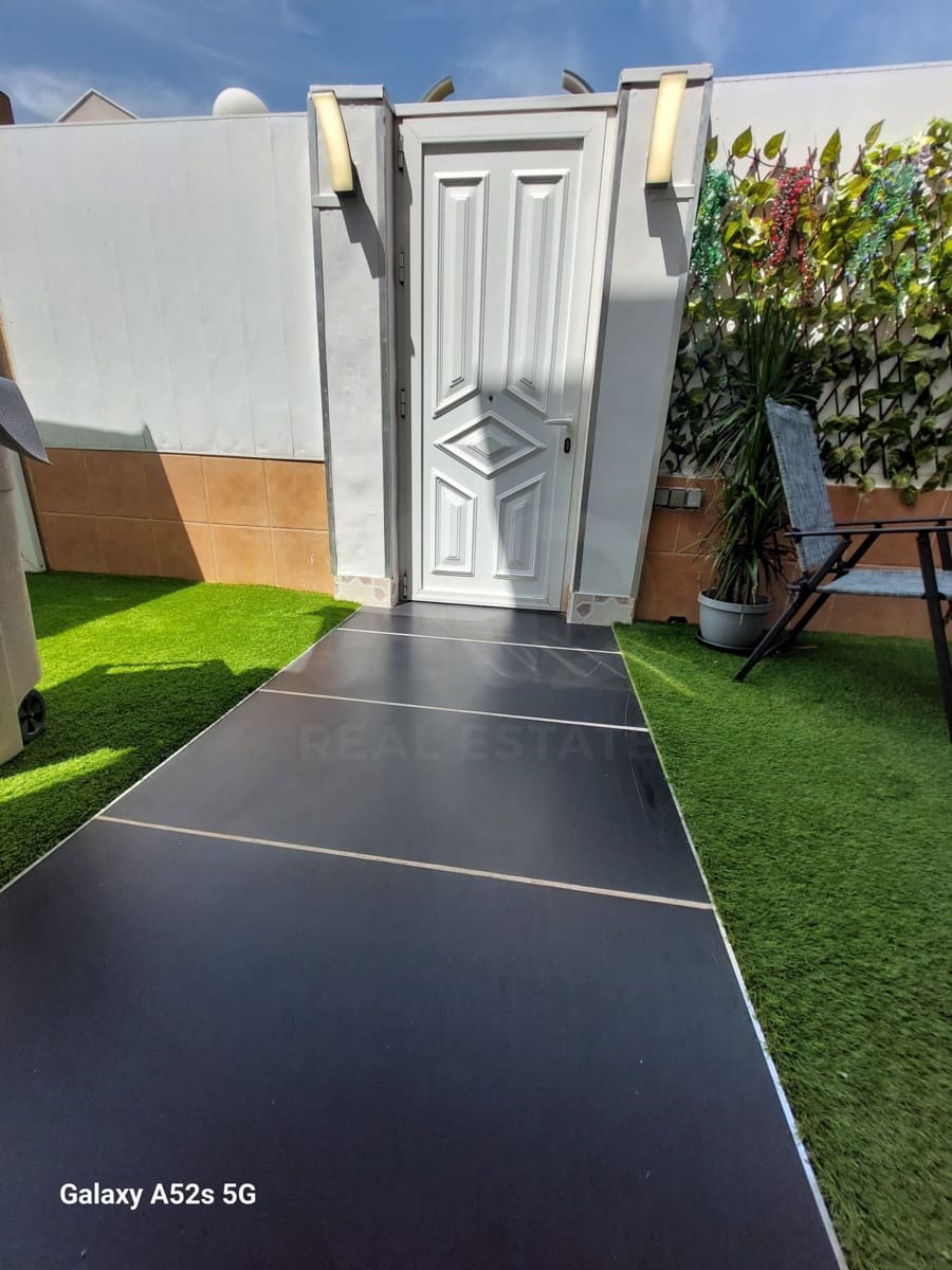 Adosado de 2 habitaciones en Torrevieja en venta con piscina - 197.000 € (Ref: 10182393)