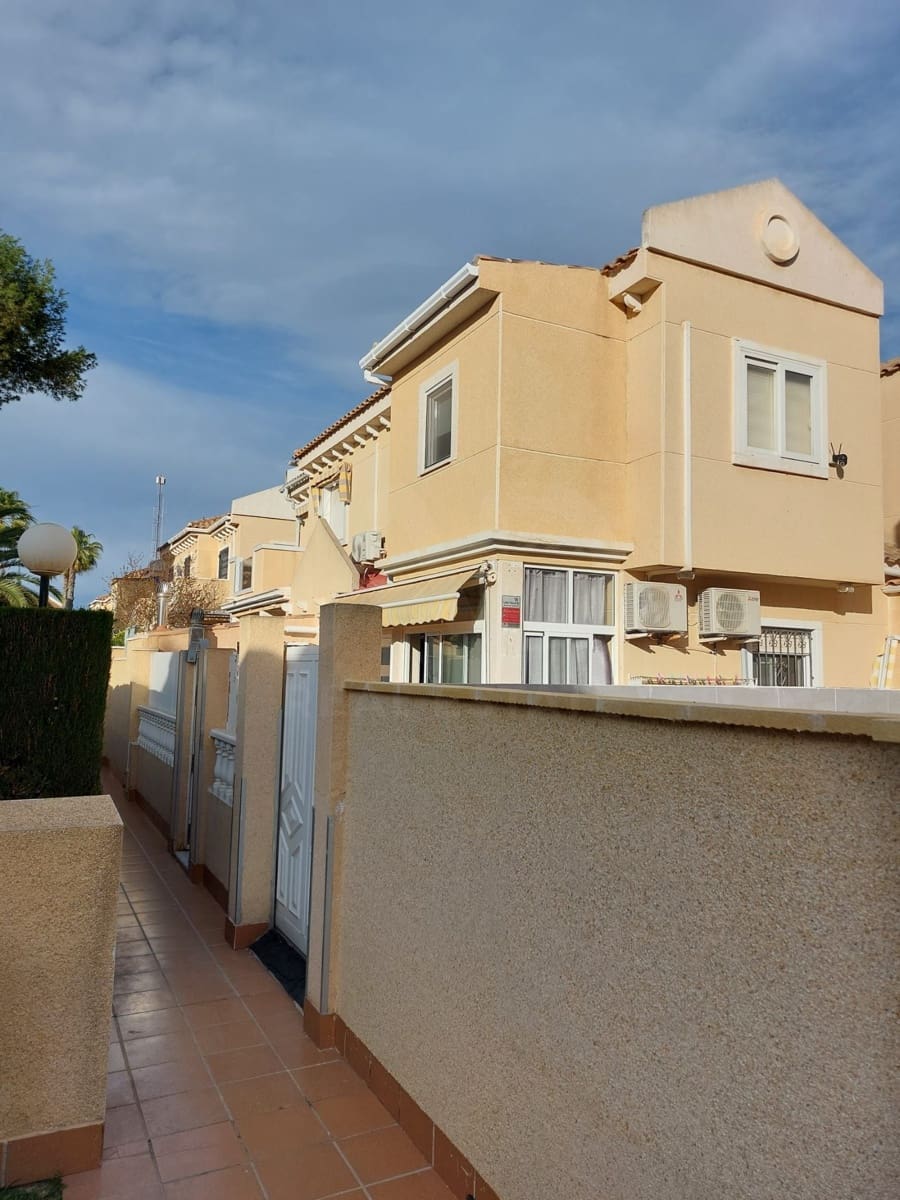 Adosado de 2 habitaciones en Torrevieja en venta con piscina - 197.000 € (Ref: 10182393)