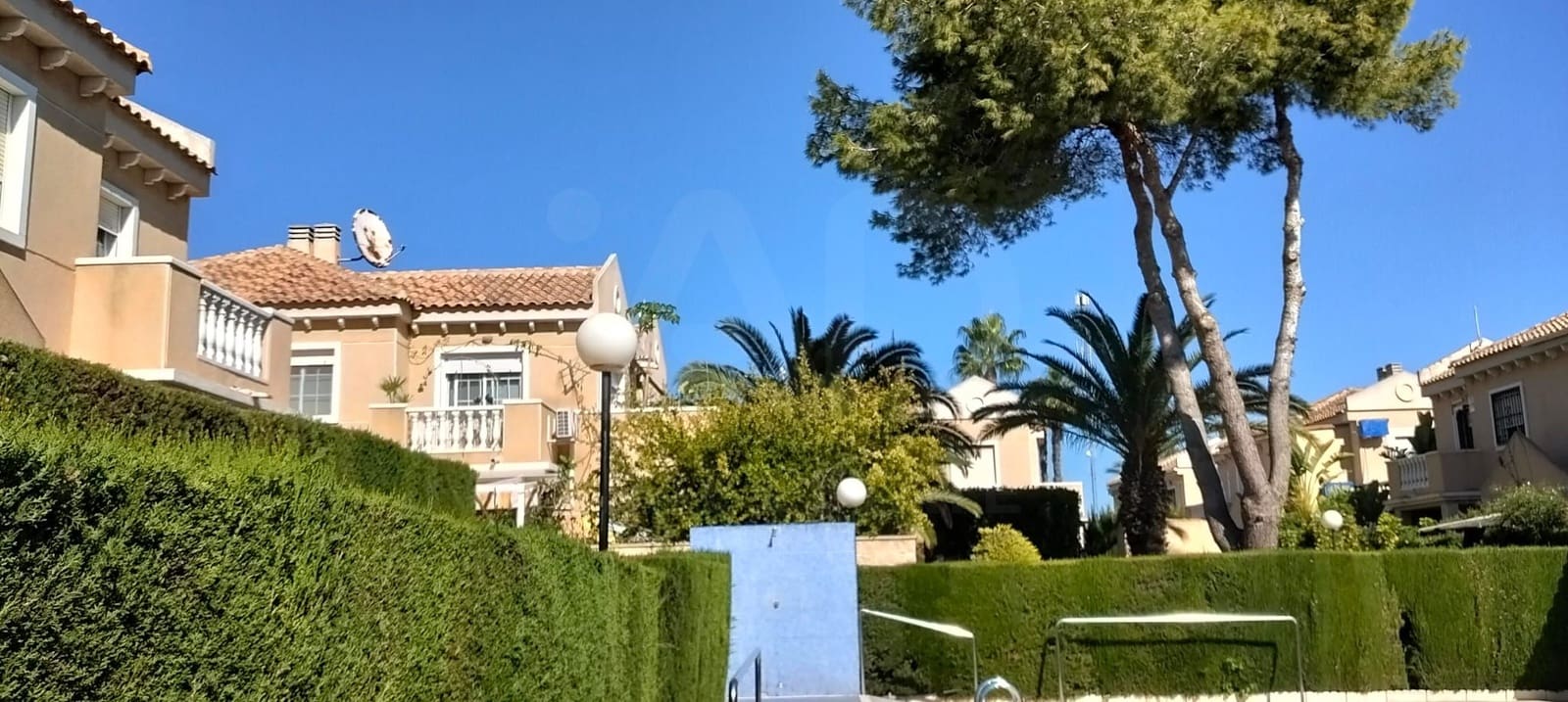 Adosado de 2 habitaciones en Torrevieja en venta con piscina - 197.000 € (Ref: 10182393)
