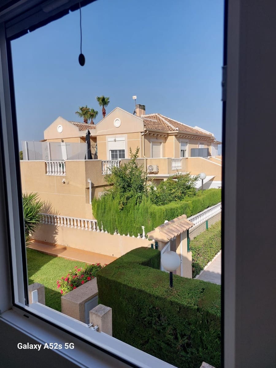Adosado de 2 habitaciones en Torrevieja en venta con piscina - 197.000 € (Ref: 10182393)