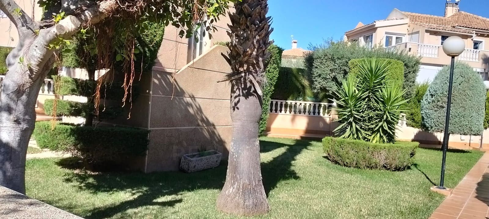Adosado de 2 habitaciones en Torrevieja en venta con piscina - 197.000 € (Ref: 10182393)
