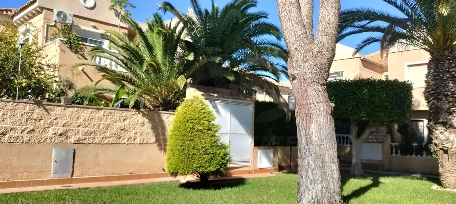 Adosado de 2 habitaciones en Torrevieja en venta con piscina - 197.000 € (Ref: 10182393)