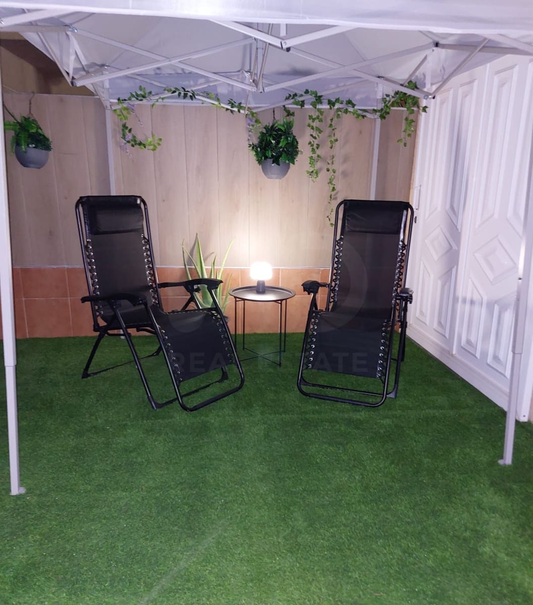 Adosado de 2 habitaciones en Torrevieja en venta con piscina - 197.000 € (Ref: 10182393)