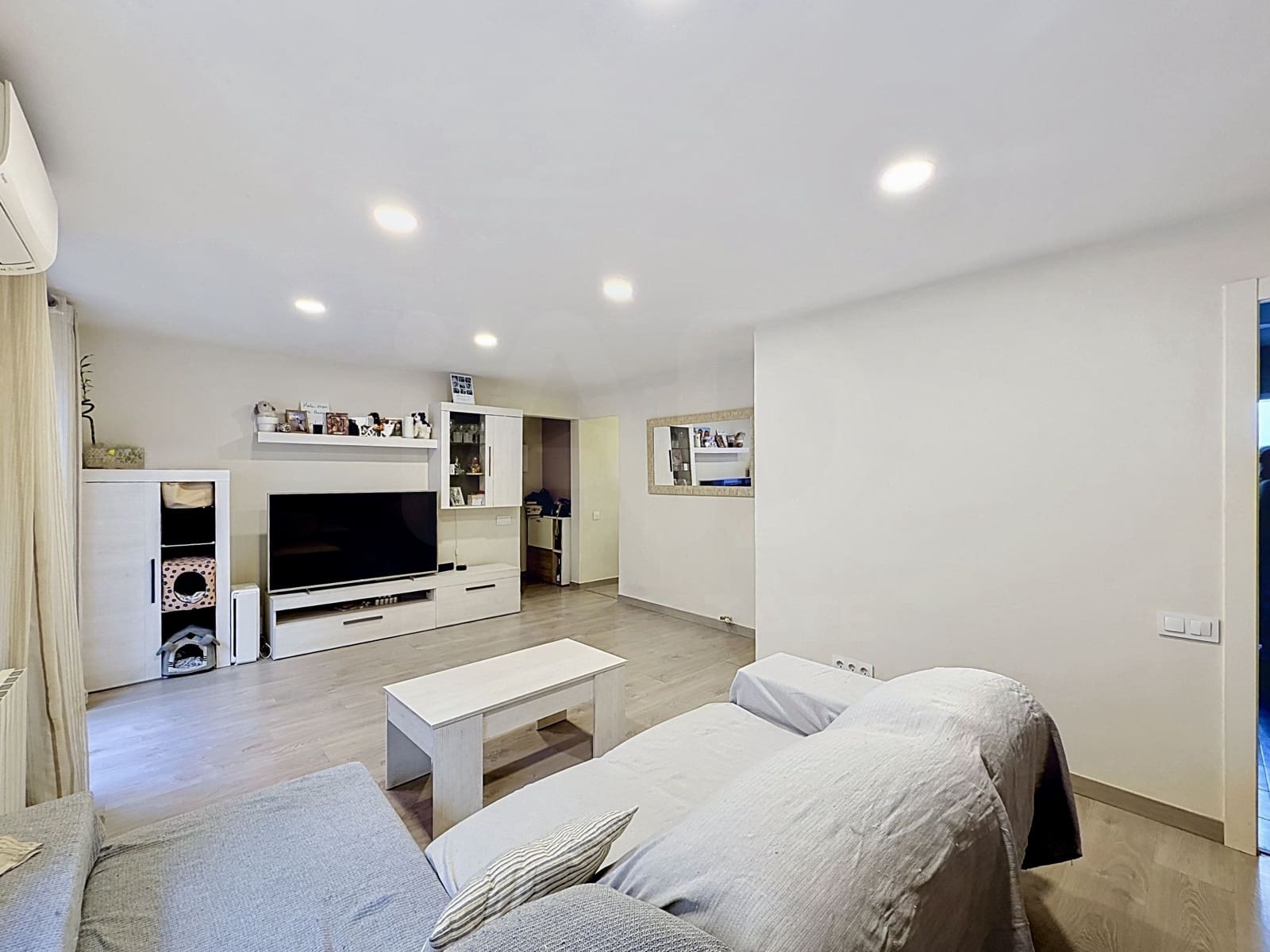 2 bedroom Apartment for sale in Sant Joan Despi - € 238,000 (Ref: 10182395)