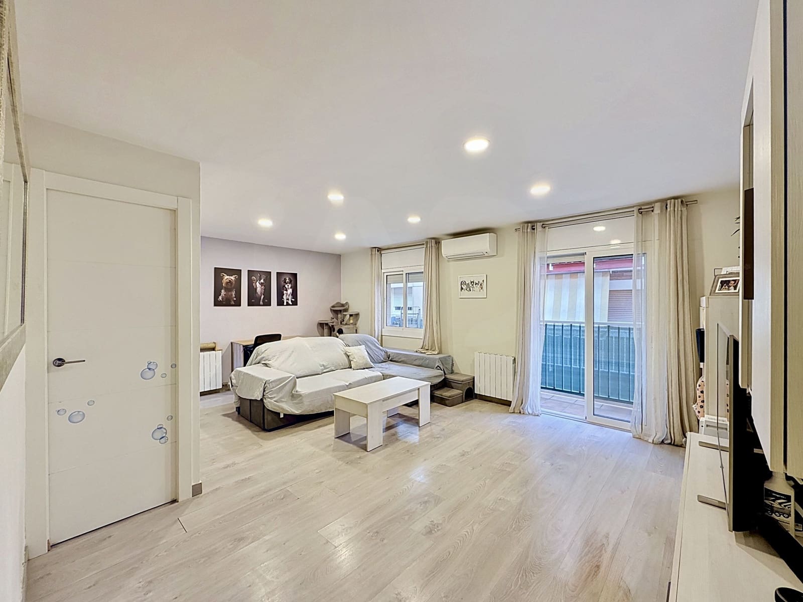 2 bedroom Apartment for sale in Sant Joan Despi - € 238,000 (Ref: 10182395)