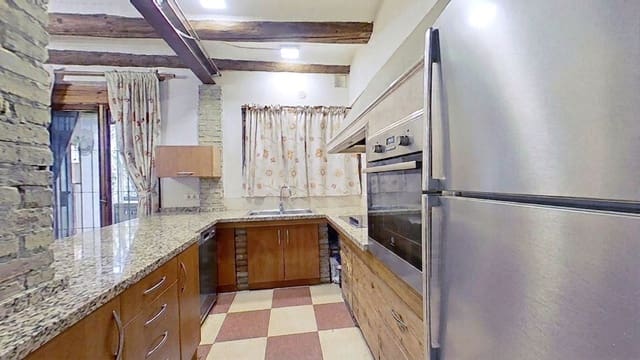 4 bedroom Townhouse for sale in El Palau d'Anglesola with garage - € 170,000 (Ref: 10183893)
