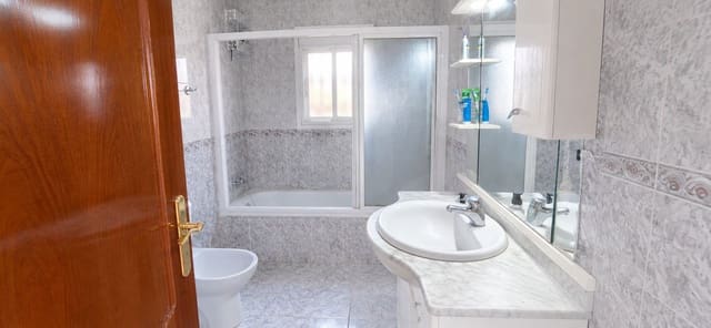 4 sypialnia Dom na sprzedaż w Haza del Campillo, Miasto Málaga z garażem - 500 000 € (Ref: 10183902)