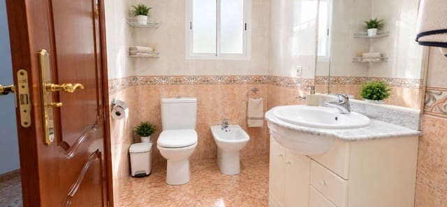 4 sypialnia Dom na sprzedaż w Haza del Campillo, Miasto Málaga z garażem - 500 000 € (Ref: 10183902)