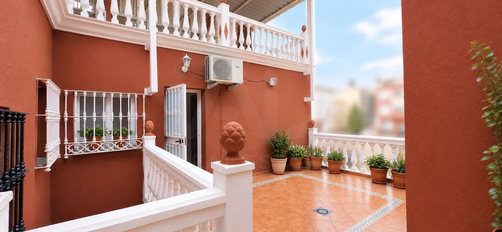 4 slaapkamer Huis te koop in Malaga stad met garage - € 500.000 (Ref: 10183902)