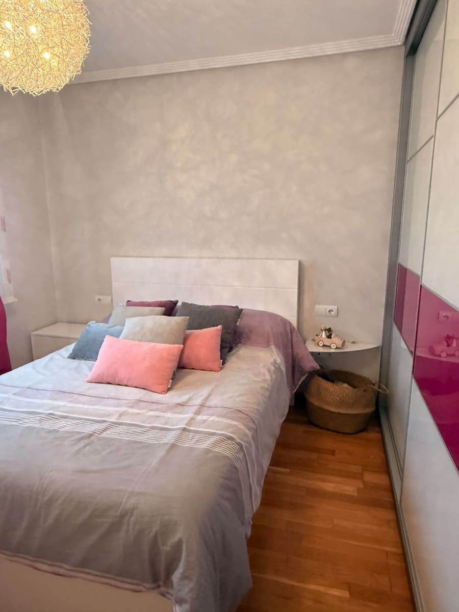 3 bedroom Apartment for sale in Villaquilambre with garage - € 245,000 (Ref: 10184093)