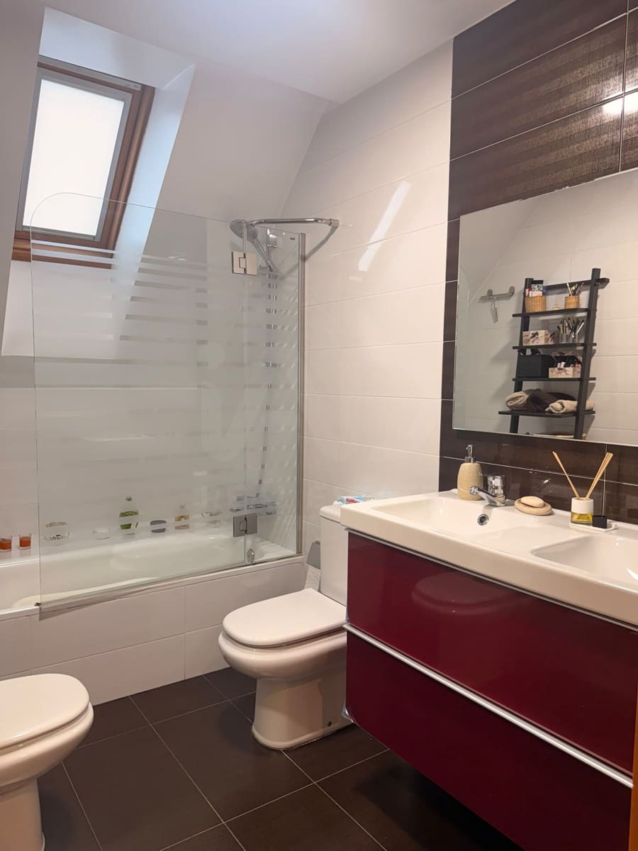 3 bedroom Apartment for sale in Villaquilambre with garage - € 245,000 (Ref: 10184093)