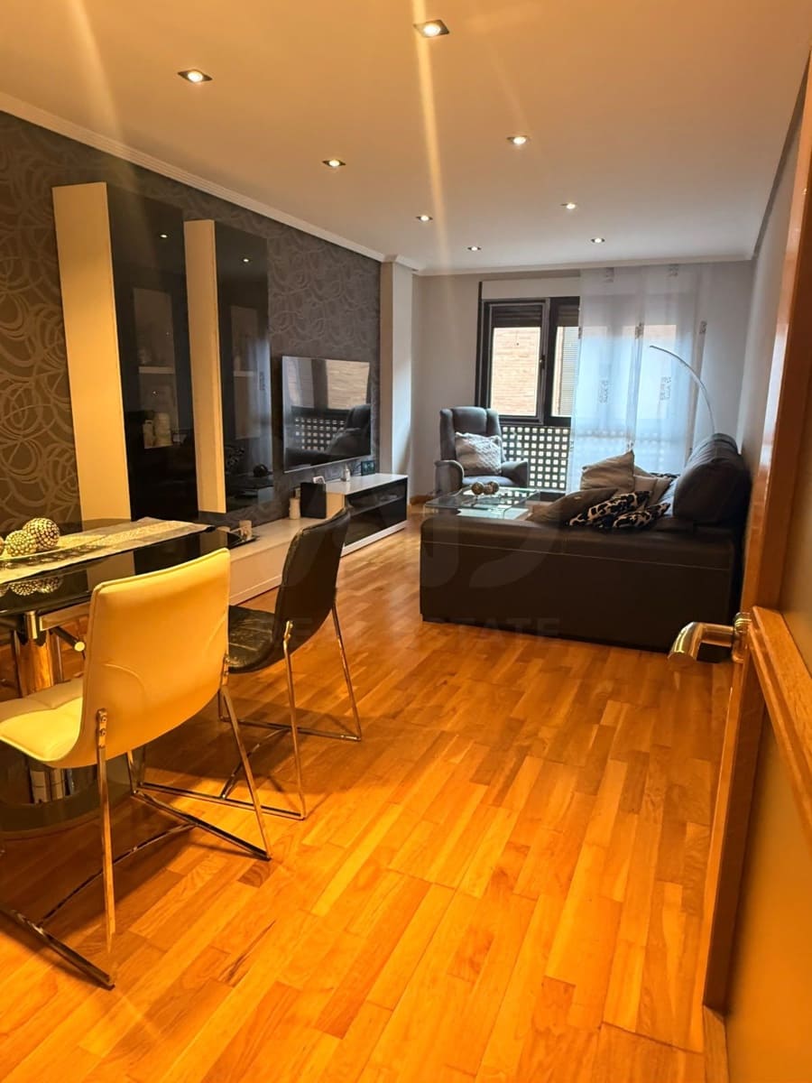 3 bedroom Apartment for sale in Villaquilambre with garage - € 245,000 (Ref: 10184093)