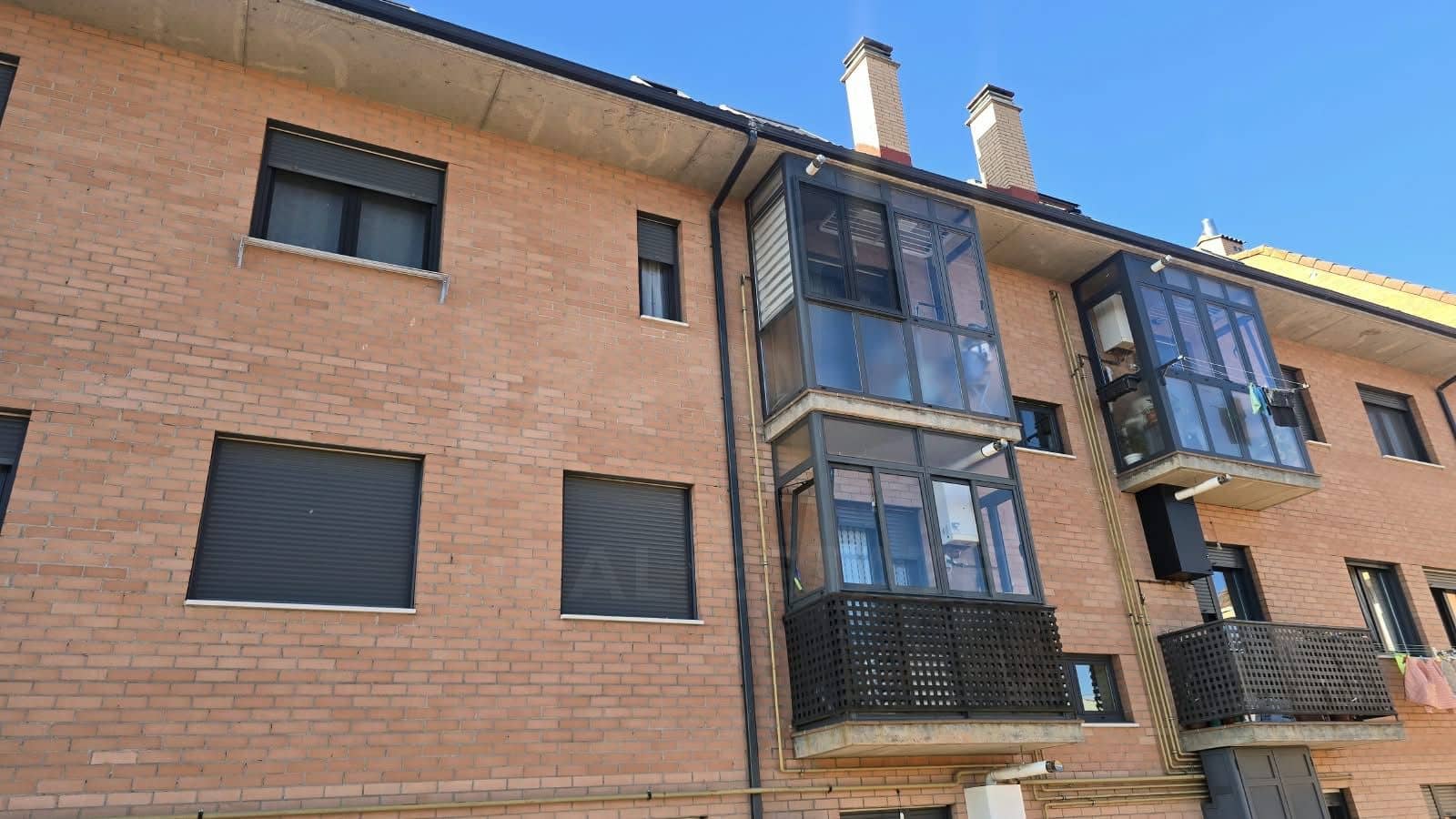 3 bedroom Apartment for sale in Villaquilambre with garage - € 245,000 (Ref: 10184093)